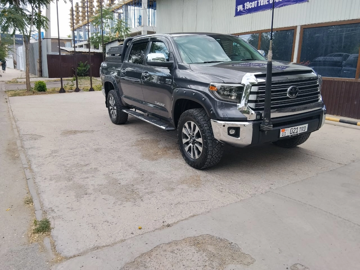 Toyota Tundra II Рестайлинг CrewMax 5.7 AT 4WD