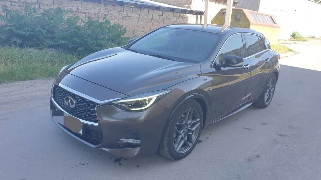 Infiniti Q30 2.0 AMT