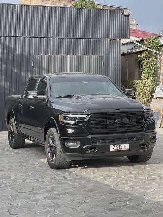 Dodge RAM RAM 1500 V Quad Cab 5.7 AT 4WD