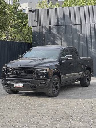 Dodge RAM RAM 1500 V Quad Cab 5.7 AT 4WD