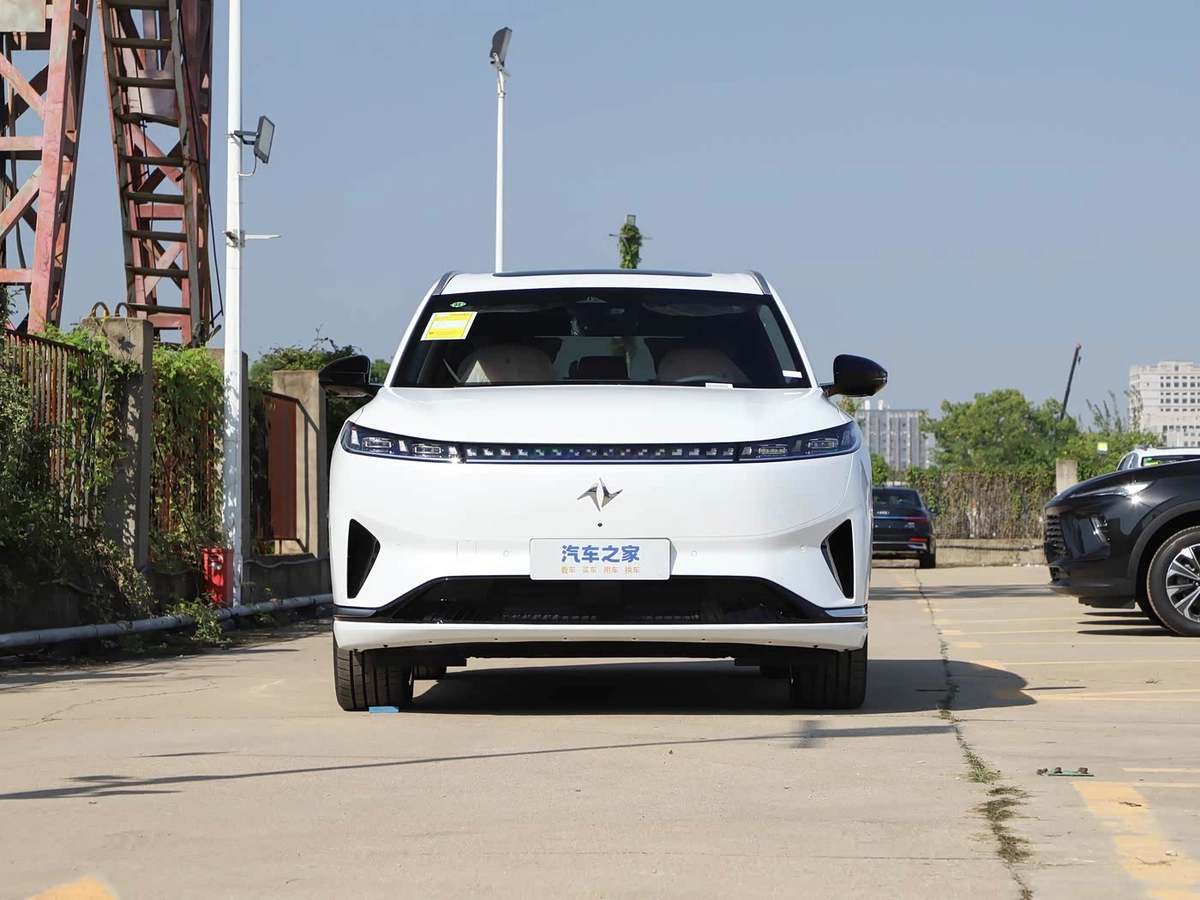 Dongfeng eπ 008 82.28 kWh 1.5hyb AT 4WD