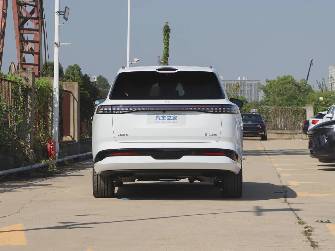 Dongfeng eπ 008 82.28 kWh 1.5hyb AT 4WD