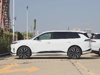 Dongfeng eπ 008 82.28 kWh 1.5hyb AT 4WD
