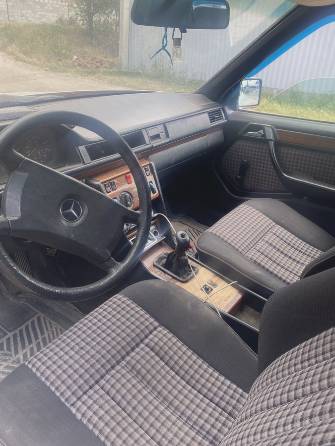 Mercedes-Benz W124 300 3.0d MT