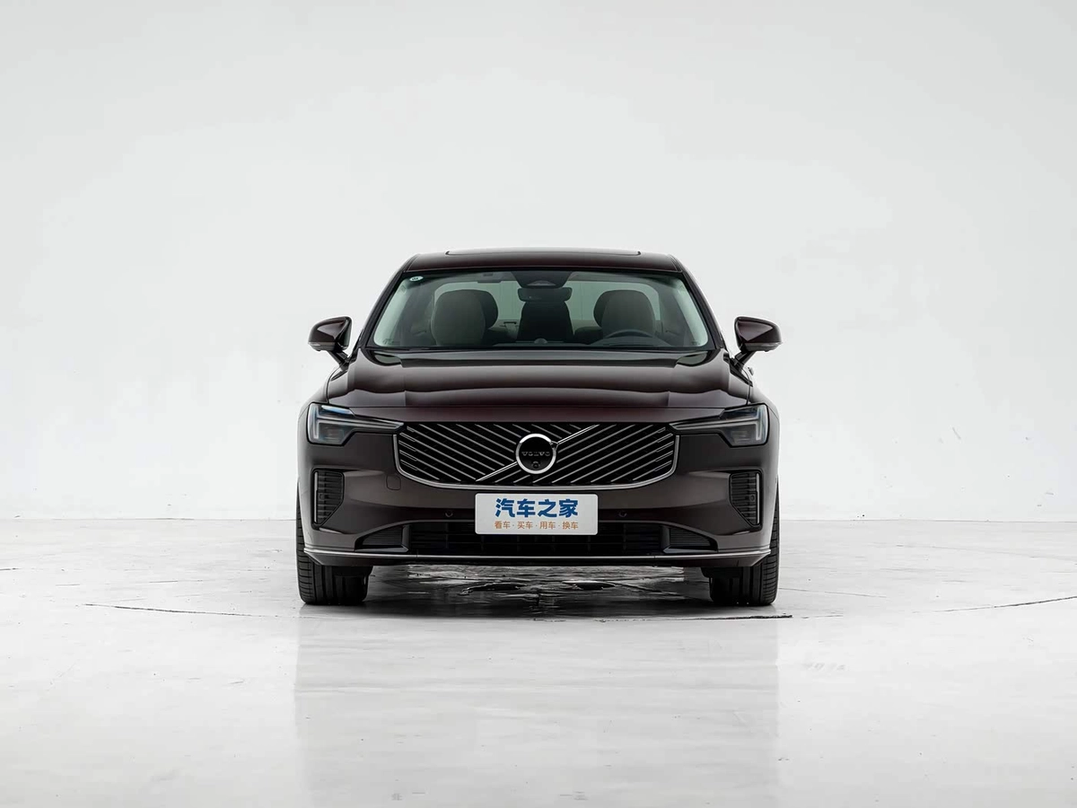 Открыть фото Volvo S90 II Рестайлинг 2.0 AT