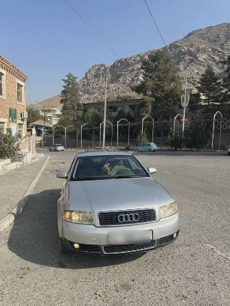 Audi A4 II (B6) 1.8 MT
