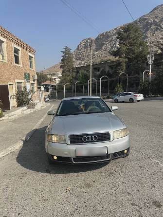 Audi A4 II (B6) 1.8 MT
