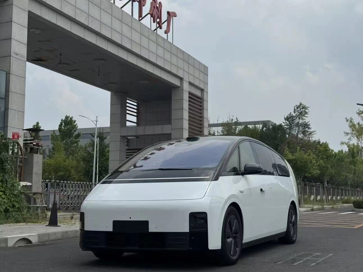 LiXiang Mega 102.7 kWh Electro AT 4WD