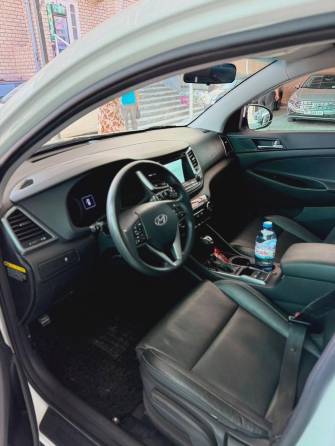 Hyundai Tucson III 2.0d AT