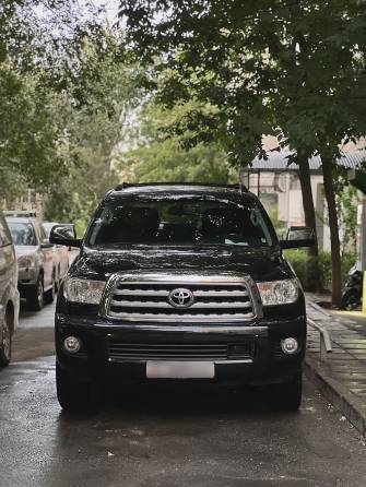 Toyota Sequoia II 5.7 AT 4WD