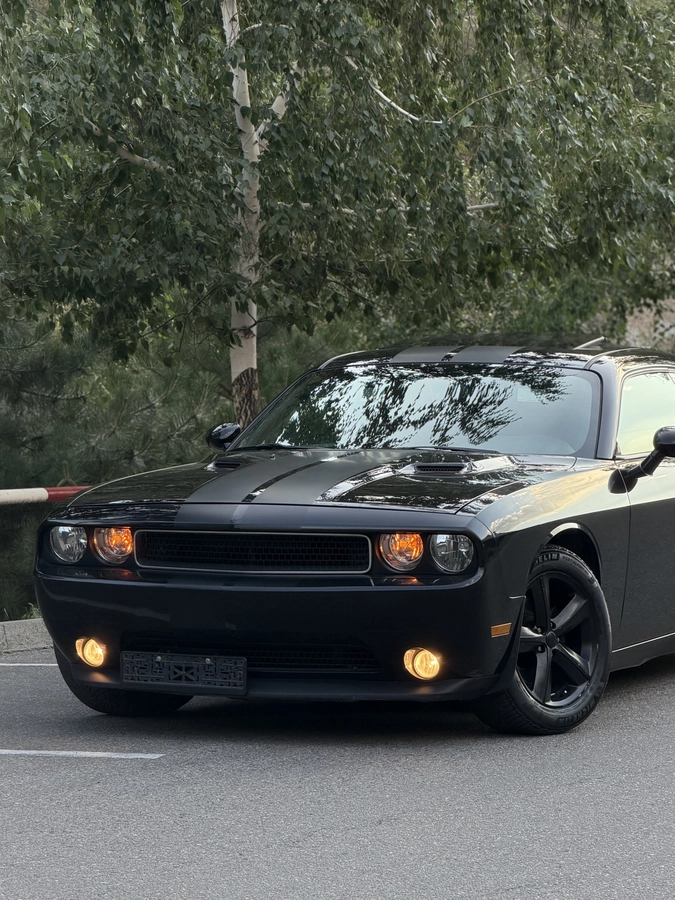 Dodge Challenger III Рестайлинг 3.6 AT