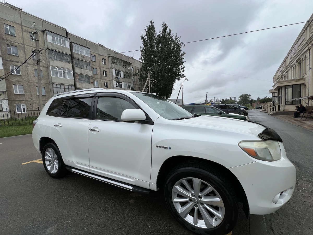 Открыть фото Toyota Highlander II (U40) 3.3hyb CVT 4WD