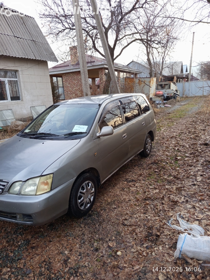 Toyota Gaia 2.0 AT