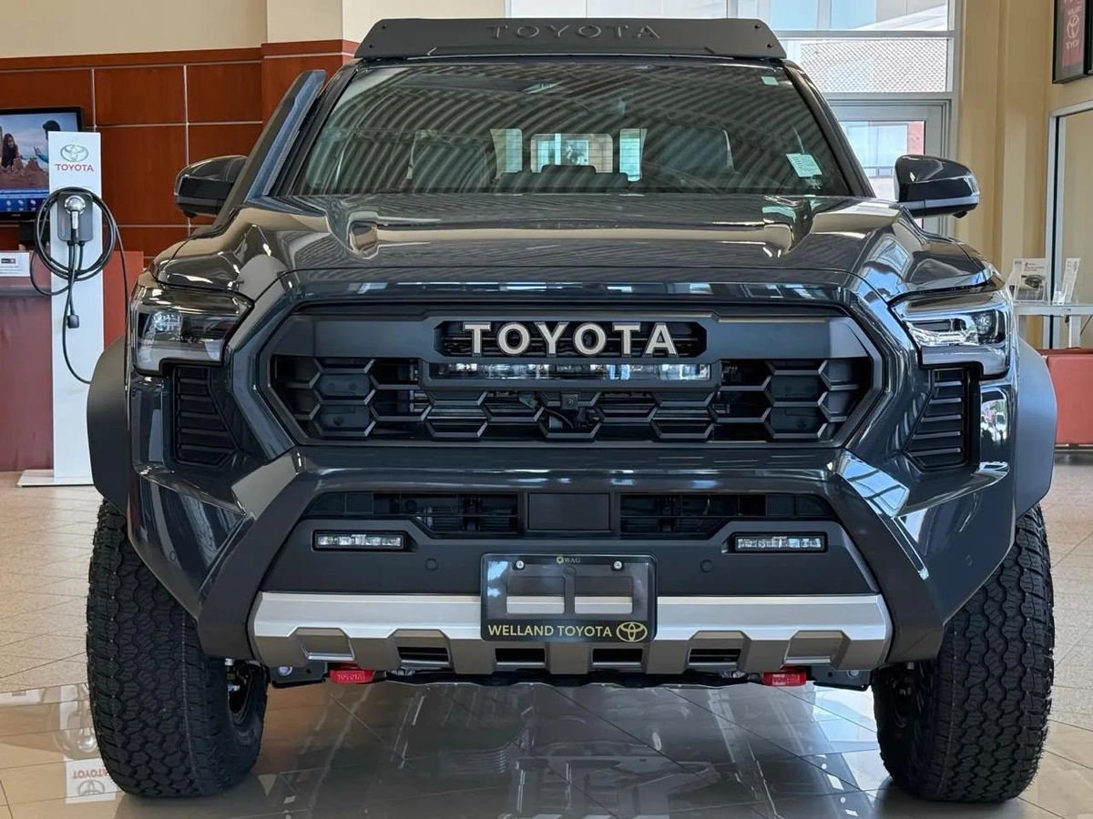 Открыть фото Toyota Tacoma IV 2.4hyb AT 4WD