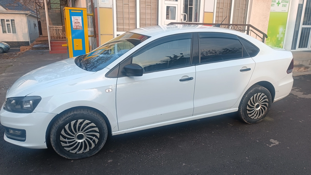 Открыть фото Volkswagen Polo V Рестайлинг 1.6 MT