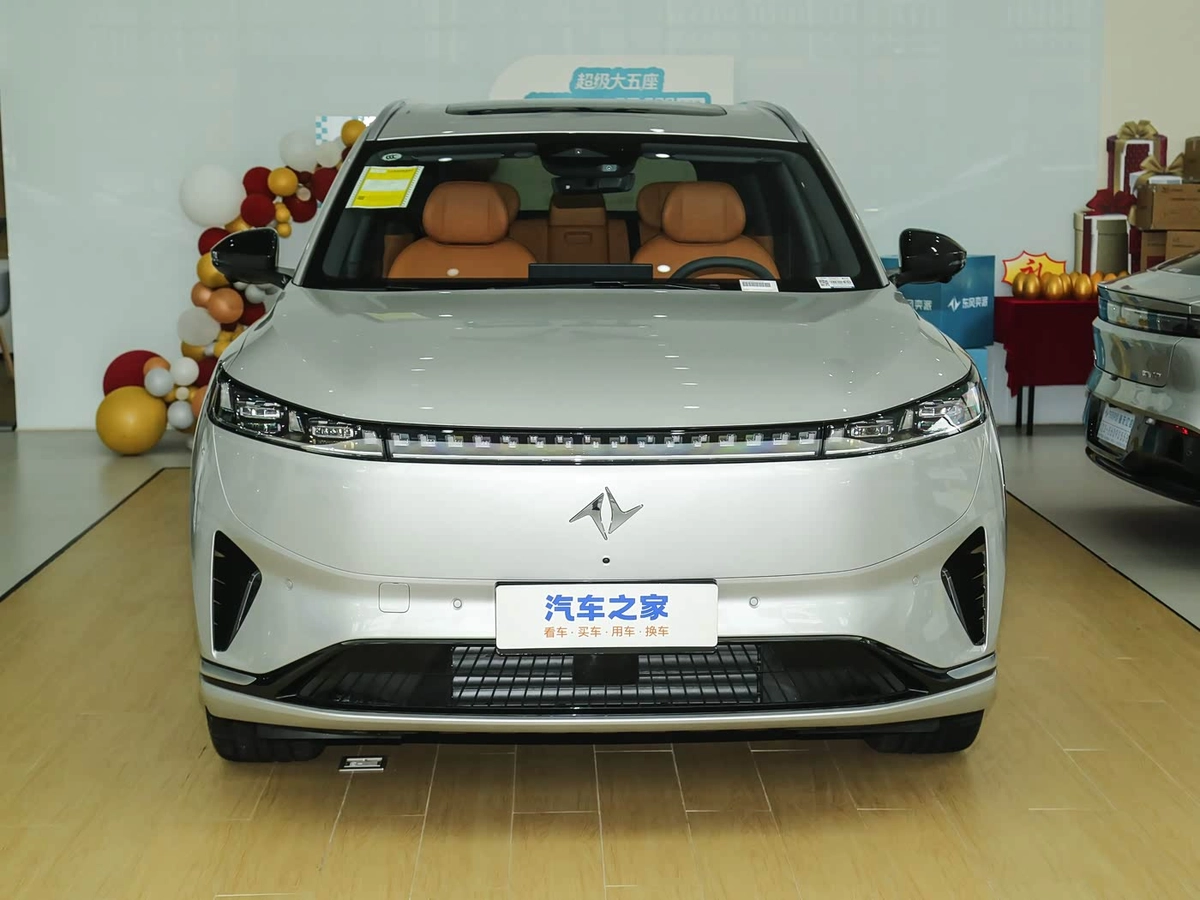 Dongfeng eπ 008 82.28 kWh 1.5hyb AT 4WD