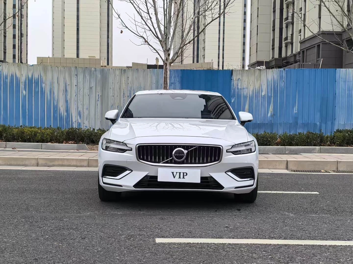 Volvo S60 II Рестайлинг 2.0 AT