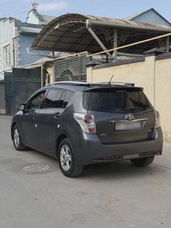 Toyota Verso I Рестайлинг 1.8 CVT