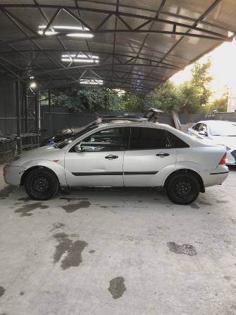 Ford Focus I 1.6 MT