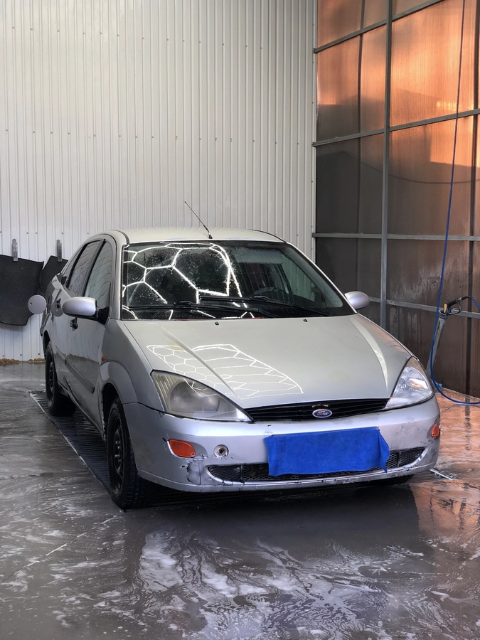 Ford Focus I 1.6 MT