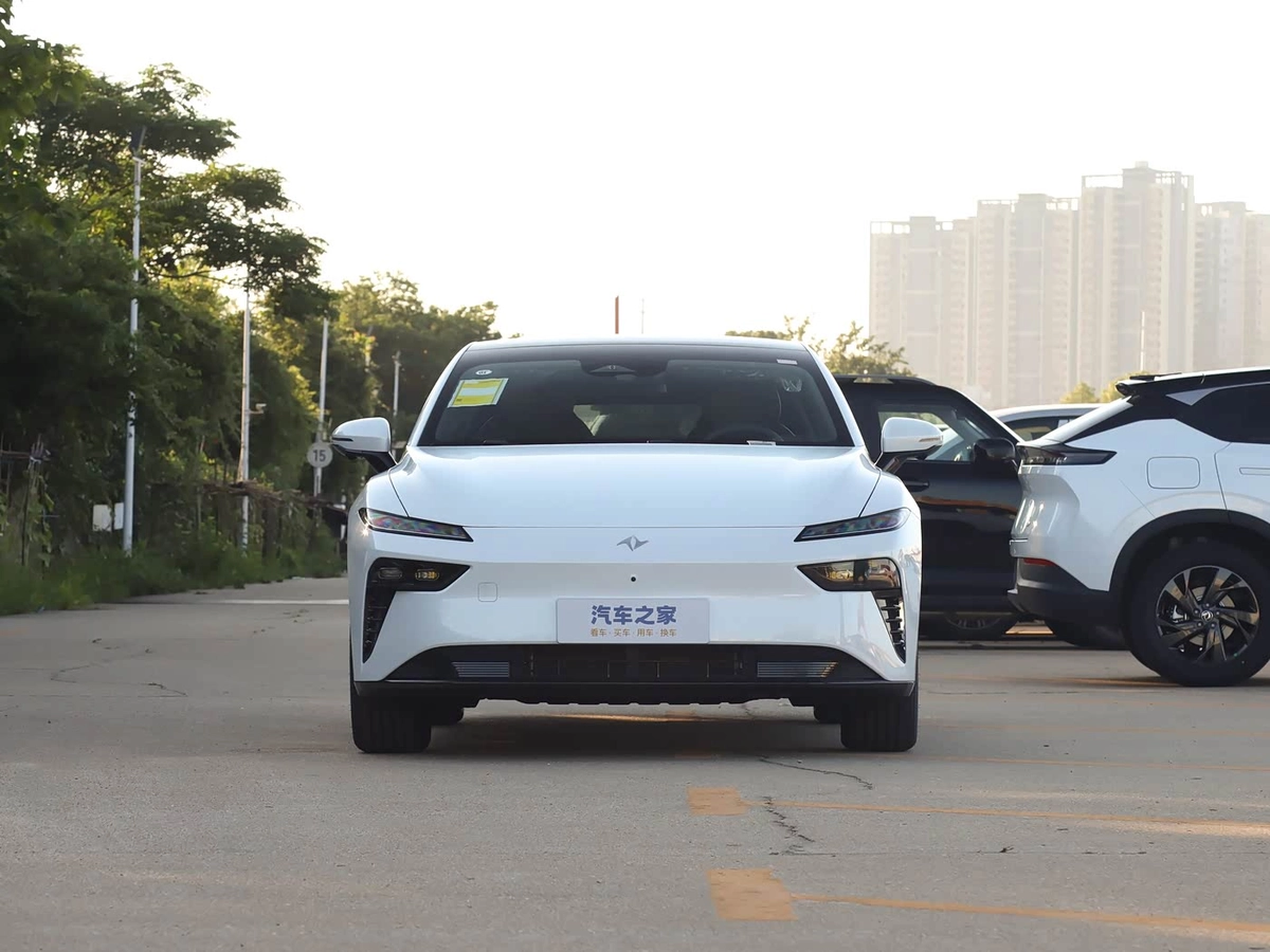 Dongfeng eπ 007 Electro AT