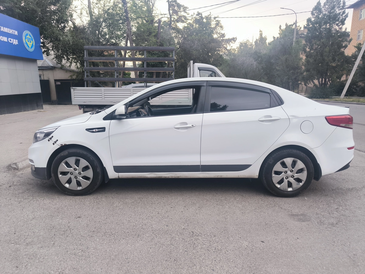 Открыть фото Kia Rio III Рестайлинг 1.6 AT