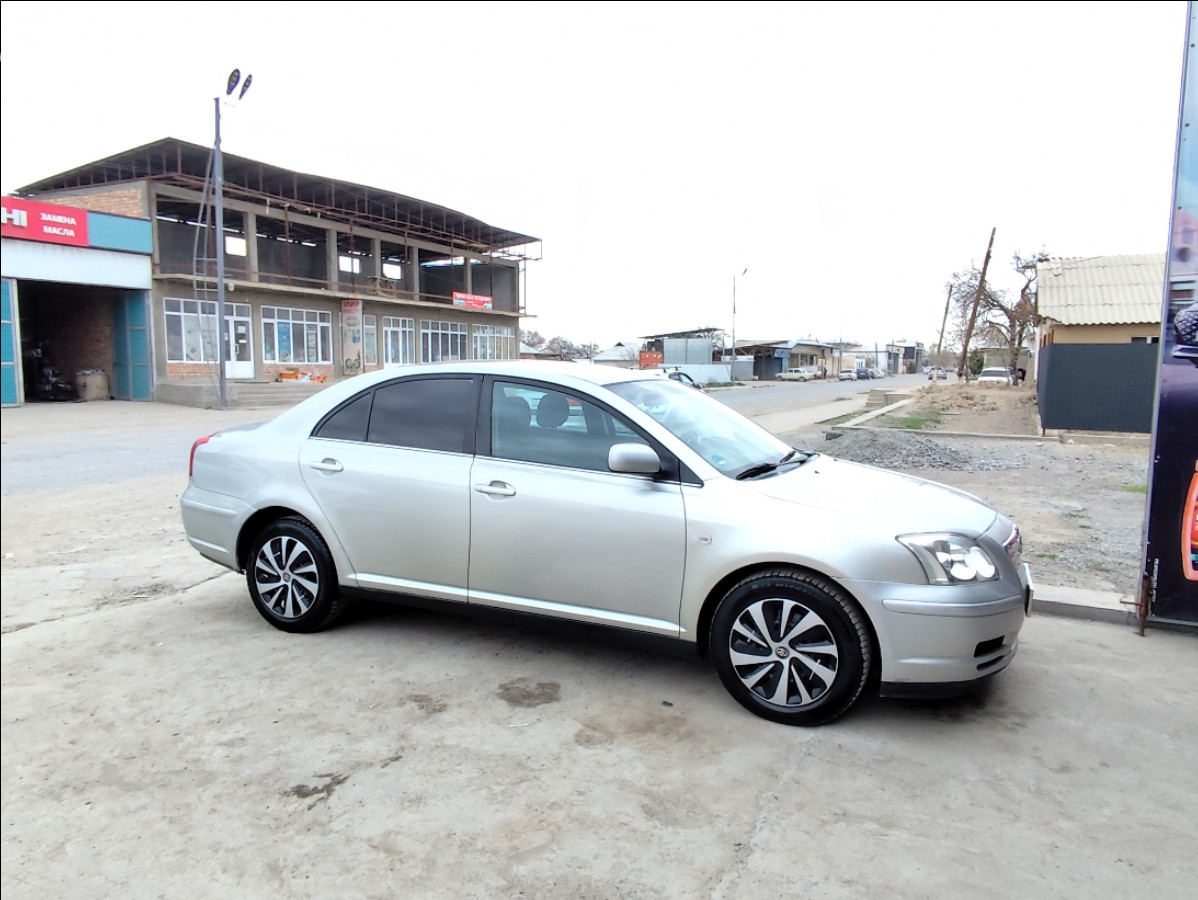 Toyota Avensis II 1.8 MT