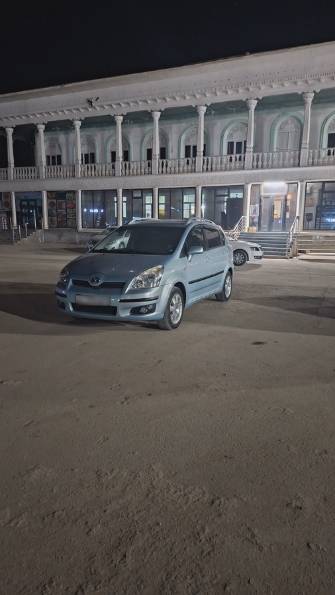 Toyota Corolla Verso I Рестайлинг 2 1.8 MT