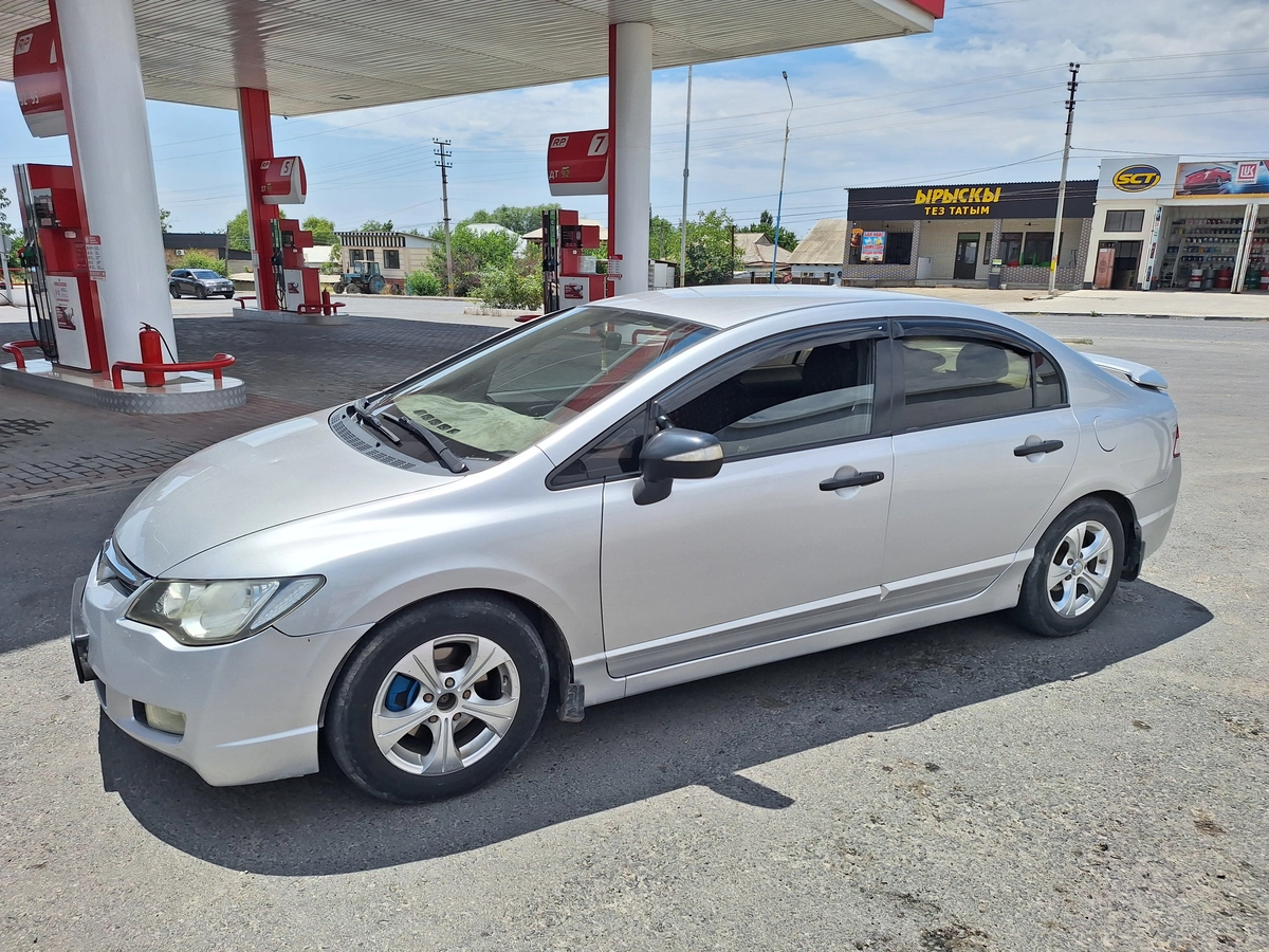 Honda Civic VIII 1.8 AT
