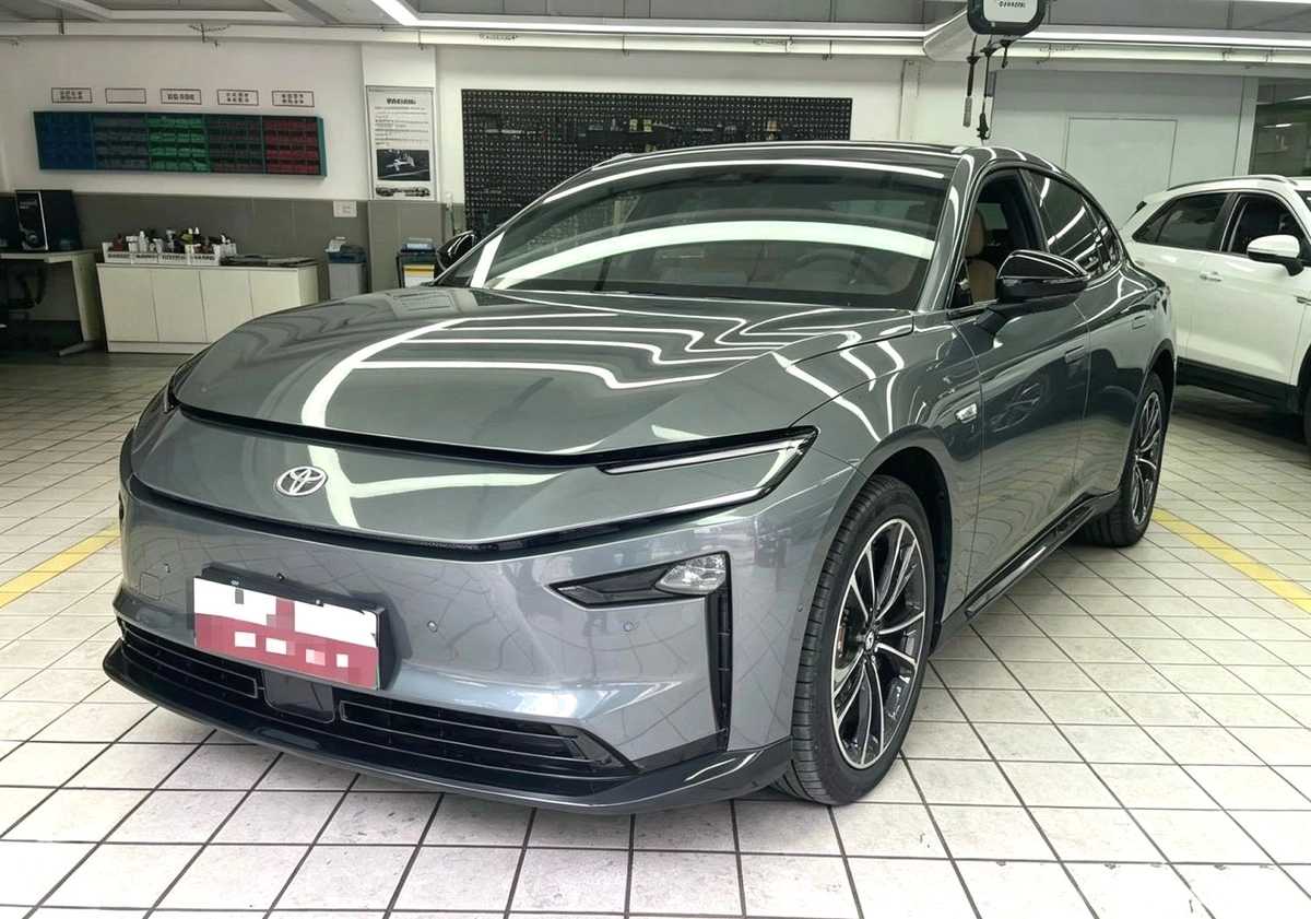 Toyota bZ7 Electro AT