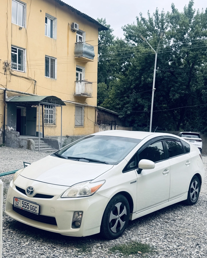 Toyota Prius III Рестайлинг (XW30) Plug-in Hybrid 1.8hyb AT