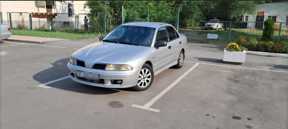 Открыть фото Mitsubishi Carisma 1.6 MT