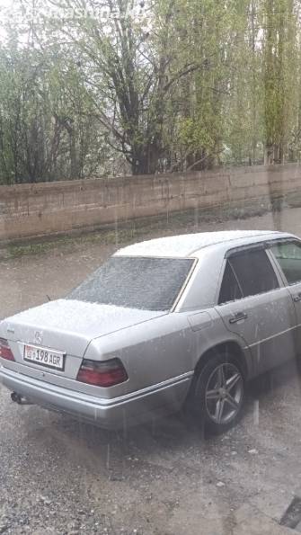 Mercedes-Benz E-Класс I (W124) 220 2.2 MT