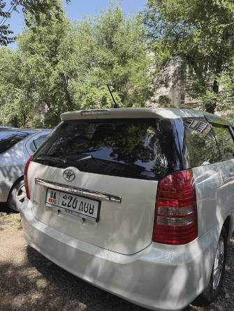 Toyota Wish I Рестайлинг 1.8 AT 4WD