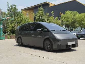 LiXiang Mega 102.7 kWh Electro AT 4WD