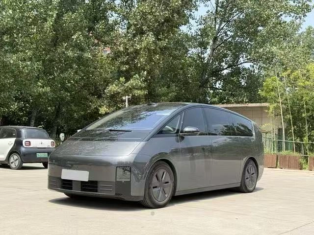 LiXiang Mega 102.7 kWh Electro AT 4WD