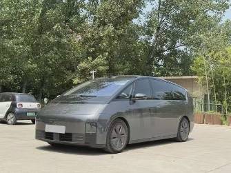 LiXiang Mega 102.7 kWh Electro AT 4WD