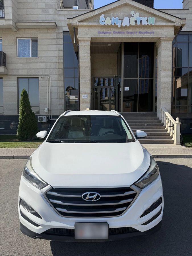 Открыть фото Hyundai Tucson III 2.0 AT 4WD
