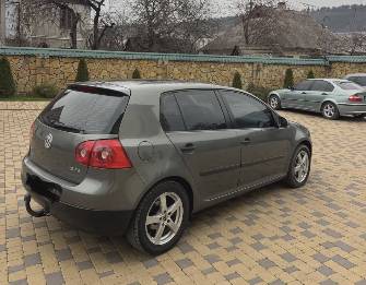 Volkswagen Golf V 1.6 MT