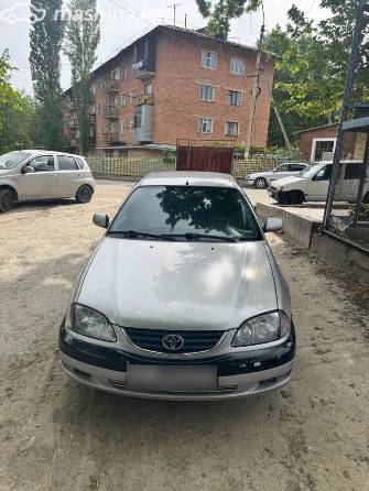 Toyota Avensis I Рестайлинг 1.6 MT