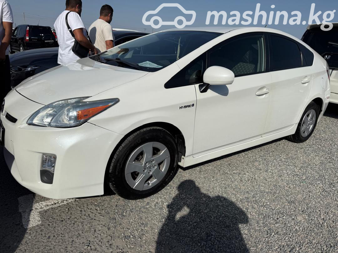 Открыть фото Toyota Prius III Рестайлинг (XW30) 1.8hyb AT