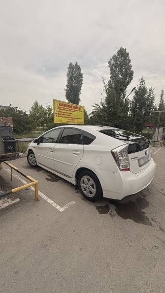 Toyota Prius III (XW30) 1.8hyb AT