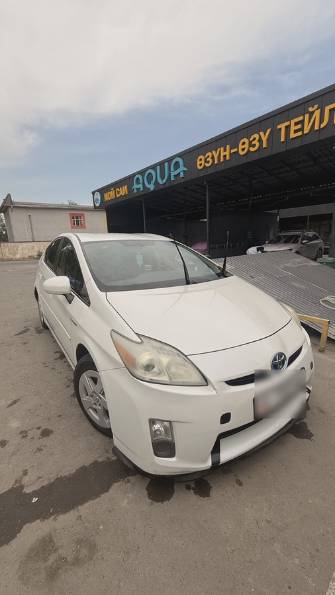 Toyota Prius III (XW30) 1.8hyb AT