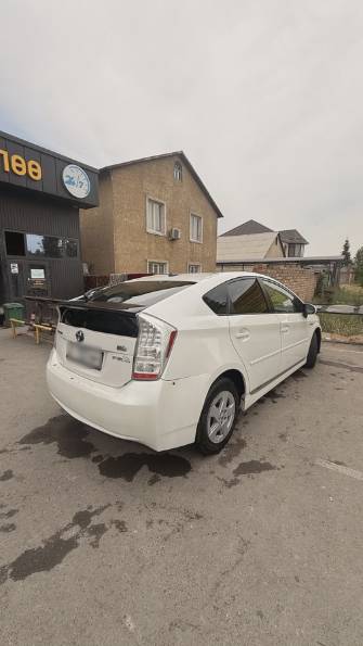 Toyota Prius III (XW30) 1.8hyb AT