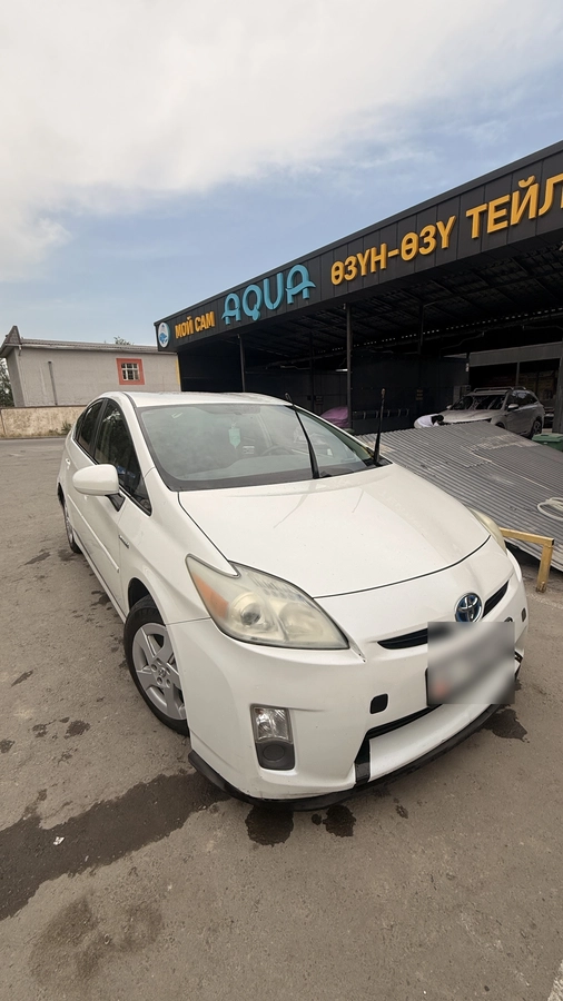 Toyota Prius III (XW30) 1.8hyb AT