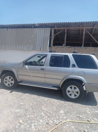 Nissan Pathfinder II 3.3 AT 4WD
