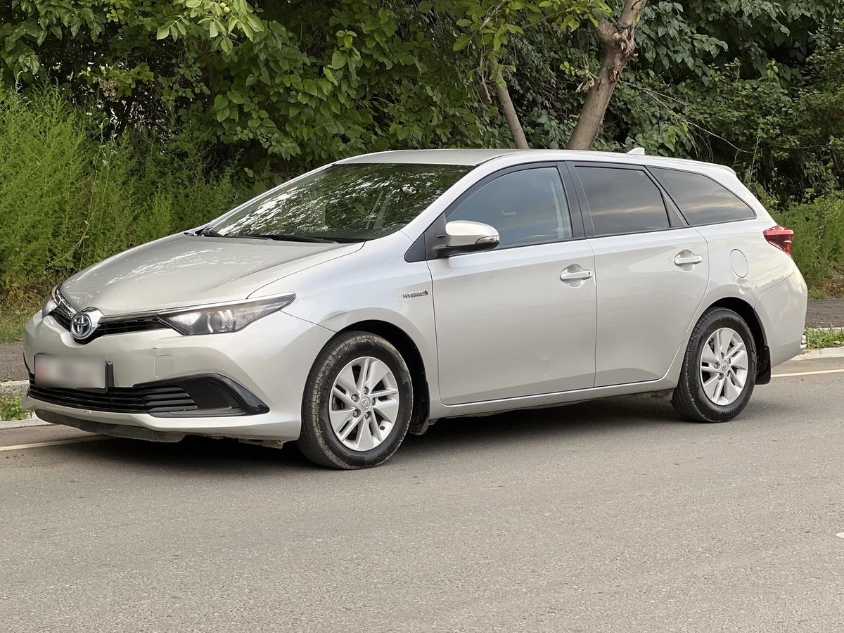 Toyota Auris II Рестайлинг 1.8hyb CVT