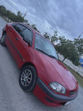 Toyota Avensis I 1.6 MT