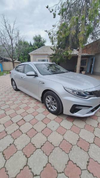 Kia K5 III LPi 2.0 AT