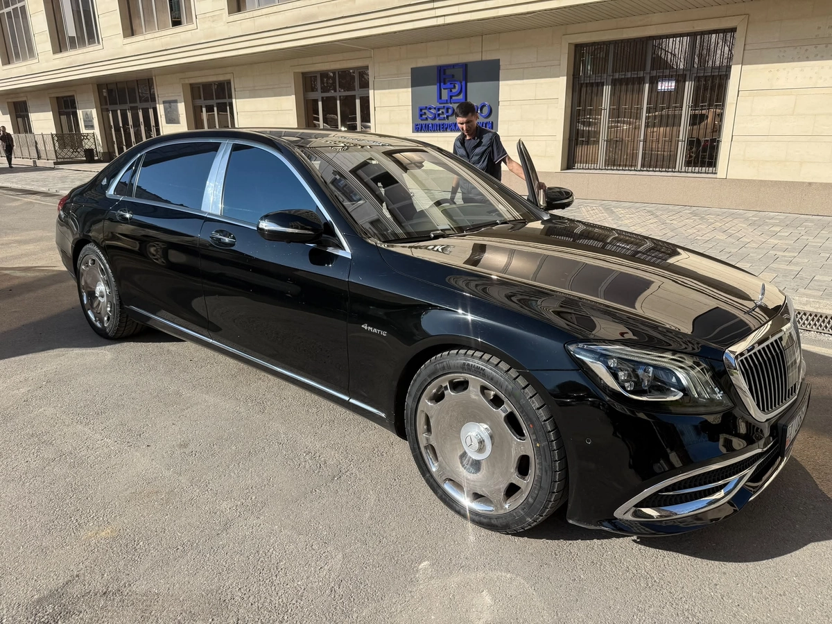 Открыть фото Mercedes-Benz Maybach S-Класс I (X222) Рестайлинг 560 4.0 AT 4WD